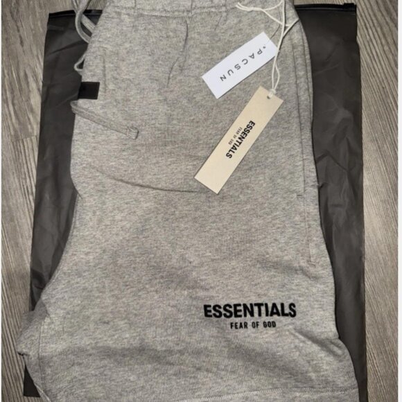 Fear of God Essentials Shorts Dark Oatmeal - Picture 2 of 3